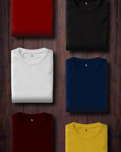 חולצת משי לבנה מעודנת