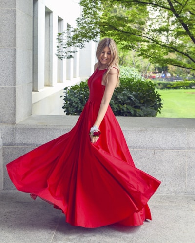 שמלת קיץ אדומה